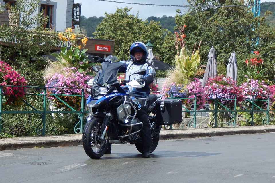 Motorrijbewijspoint Zaanstad examengarantie AVB en AVD